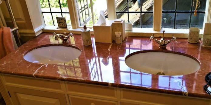 Lithofin MN Polish maintained marble vanity top